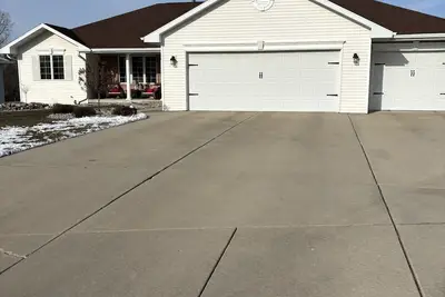 Image de 4 Bedroom-3. 5 Bath for 2025 Nfl Draft in Green Bay