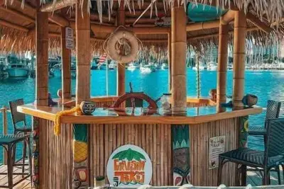 Image de New! 3/2 Flamingo Vibes Getaway - w/Bedroom Suite