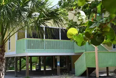 Image de Island Paradise-The Sandy Banana-across from beach-only a 2 minute walk