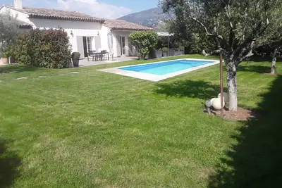 Image de Lumineuse villa de vacances avec piscine sur la côte d'Azur