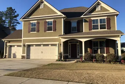 Image de Home for the Masters! minutes to many golf courses to enjoy.