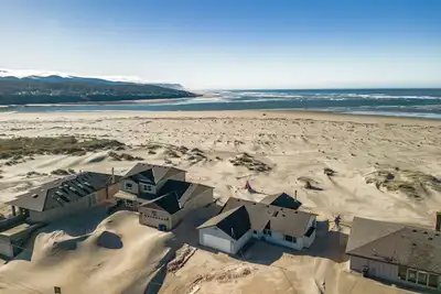 Image de Stunning Beach House! Pet Friendly!