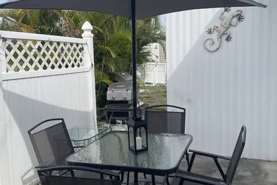 Image de Cozy cottage in peaceful Naples close to beaches with WiFi, Ac, fitness room