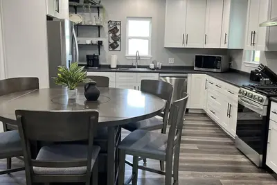 Image de Beautifully renovated home on Bayou Blue!