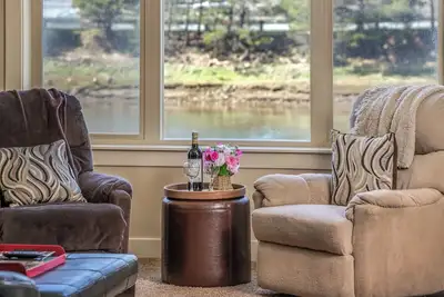 Image de Seaside Riverfront Condo