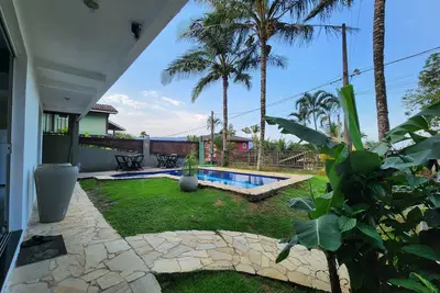 Image de Linda Casa de 4 Suítes e Piscina com Hidro na Praia do Curral