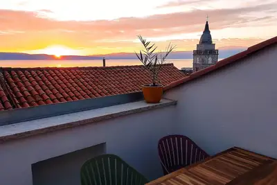 Image de Fully Renewed old Town House With top Floor Terrace and Amazing sea View