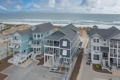 Image de Nags Head Oceanfront, New Construction with Pool, Hot Tub and Game Room!