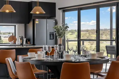 Image de 1b Alpine View Retreat - 4br Luxurious Escape l Mountain Views l Fast WiFi