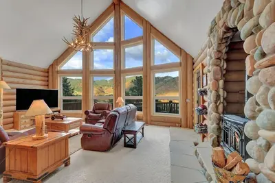 Image de Hawk's Landing - pet friendly, hot tub, luxurious
