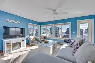 Wells Beach House w/ Ocean-View Deck