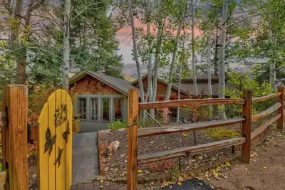 Image de Raven's Nest - pet friendly, hot tub, enchanted