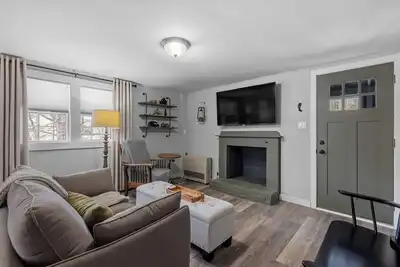 Image de Current Cottage: Waterside 1 Bed 1 Ba Private Pond