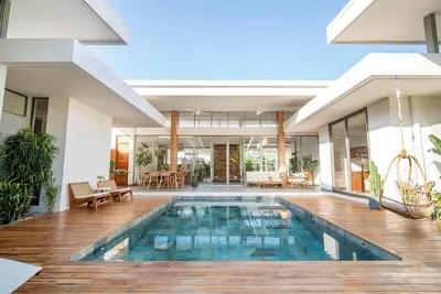 Image de 4 min walk to the beach Golf cart for rent on site 4 bedrooms 4 baths in suite