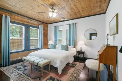 Image de Cozy-Chic in Historic Georgetown | Near Campus