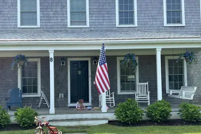 Image de Spacious new, 5br, Rav4, pool, hot tub, bikes. One mile from beach and town.