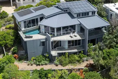 Image de Experience the epitome of coastal luxury at 32-512 David Low Way