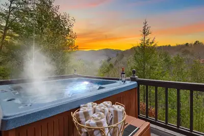 Image de Mountain Views, Hot Tub, Fire pit, Game room, Close to town!