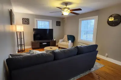 Image de Welcome to our cozy Price Street cottage in the sweetest town in East, Tn.