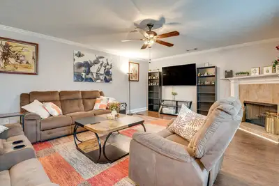 Image de Spacious Snellville Home w/ Yard: 28 Mi to Atlanta