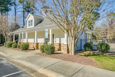 Image de Roomy Morrisville Townhome w\/ Community Pool!