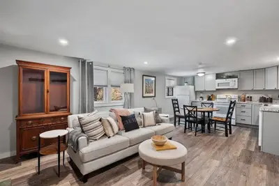 Riptide Cottage: 1 Bed 1 Ba, Private Pond