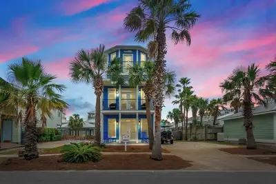 Image de Blu Flamingo-Free Golf Cart-Pool Heat Deals