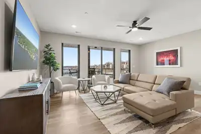 Image de New Lux Condo! Pool, Hottub & Video Game Table! 2f