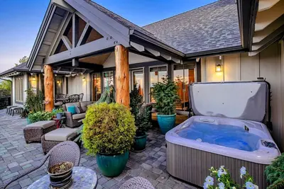 Image de Ironstone Lodge - Luxury Living and Mountain Views