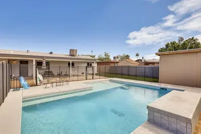 Image de Cozy on Cactus, Phoenix Escape! Private Pool Oasis, Pet-Friendly, Near Top Attractions!