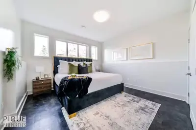 Image de Bright Open Suite - King Bed - Free Parking - Long Stays