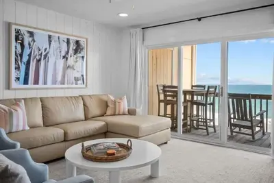 Image de Gorgeous Beachfront Condo with Pool