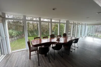 Image de 3 Story Rainbow Riverfront House With Panoramic Views!
