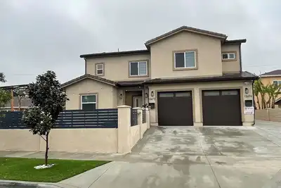 Image de Modern Midway City Home