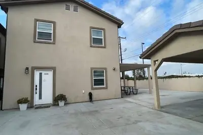 Image de Cozy Midway City Home