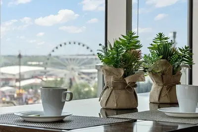 Image de Chic 2br Condo in Vibrant Downtown Calgary