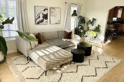 Image de Entire Coastal inspired House Near Downtown Culver City