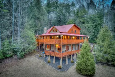 Image de A Family Affair - Pet Friendly | Private Yard | Hot Tub | Family Friendly