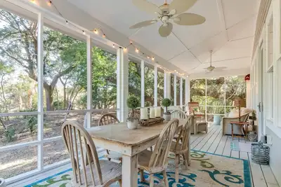 Image de Golf course view home with screened in porch & separate private crofter