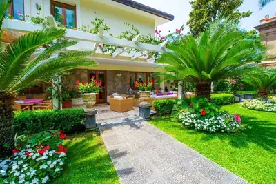 Image de SorrentoVibes - Villa in Sorrento Center | gardens & outdoor space
