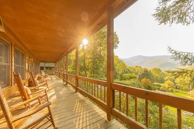 Image de Mount Mitchell Eco Retreat - Nature-based resort in the heart of the Blue Ridge.