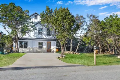 Image de Beautiful 3-bedroom, 2. 5 bath house Hot Tub, Fire Pit, Grill, WiFi Canyon Lake