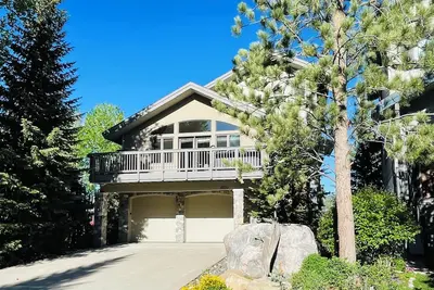 Image de Summer In Style! Dog Friendly, Walk to Resort, Hot Tub, Great Views