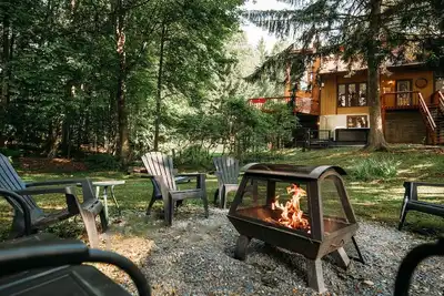 Image de Waterfront Pocono Home HotTub, Sauna & Fishing