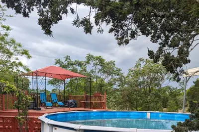 Image de Secluded Country Home on 15 Acres. Pool, Bbq, Hot Tub and Ping Pong. Close to Cota. Rv Parking