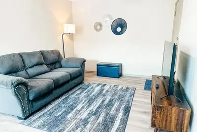 Image de Cozy Escape - Newly Renovated 10 min to Beach
