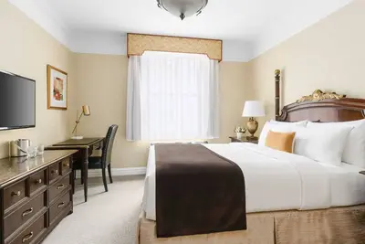 Image de Charm of Manhattan, 3 Deluxe 1 King Bed at The Lucerne Hotel!