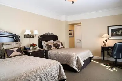 Image de 3 Deluxe 2 Double Beds at The Lucerne Hotel, Close to Beacon Theater!