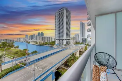 Image de Near Beach|Modern Apartment: Amazing Pool