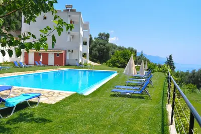 Studios avec vue sur la mer et piscine - Pelekas Beach Corfu